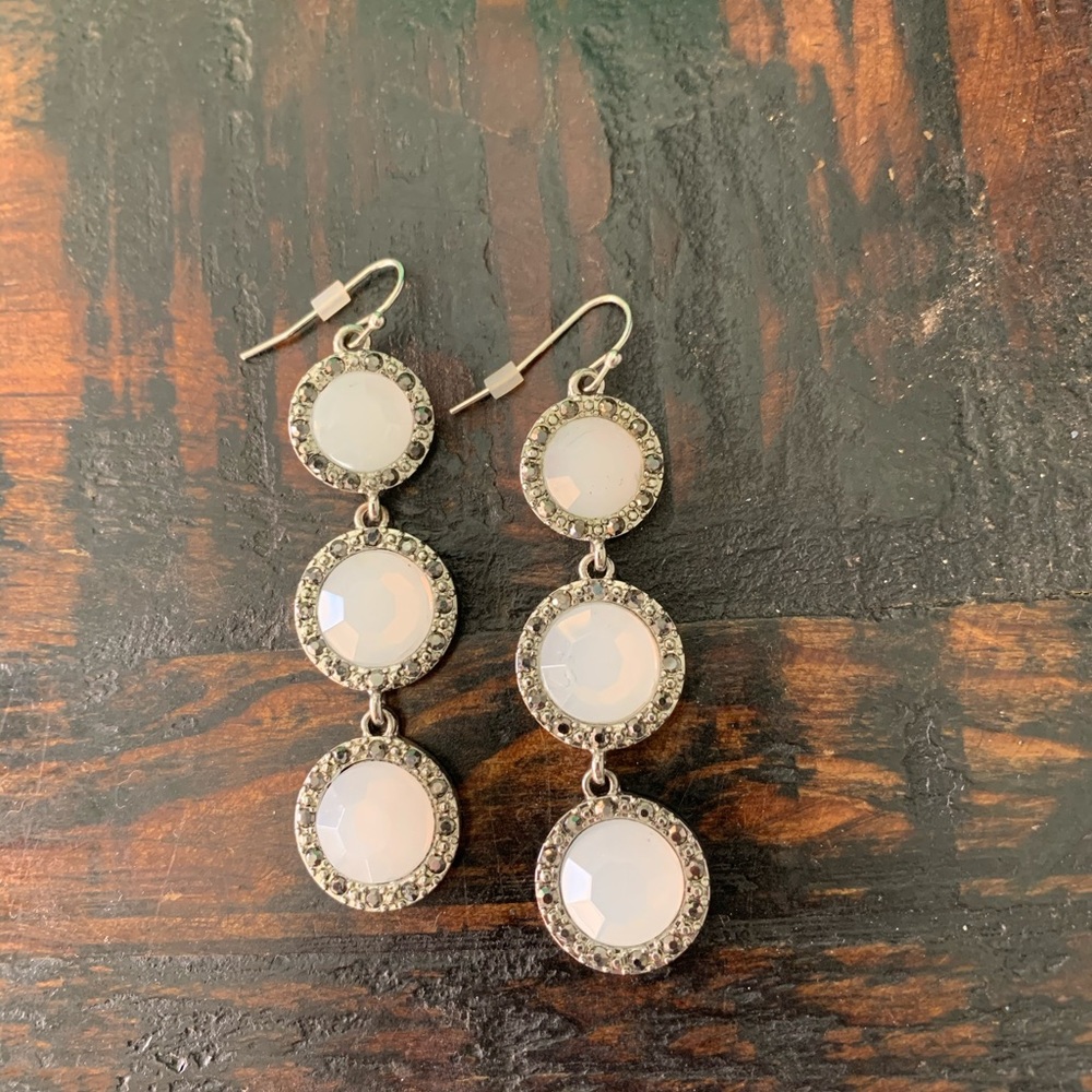 Pair of elegant earrings never worn